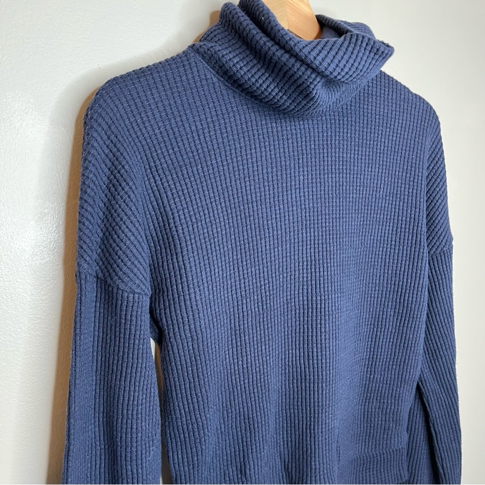 Banana Republic Navy Waffle Knit Turtleneck Sweater Size XS - Picture 6 of 7